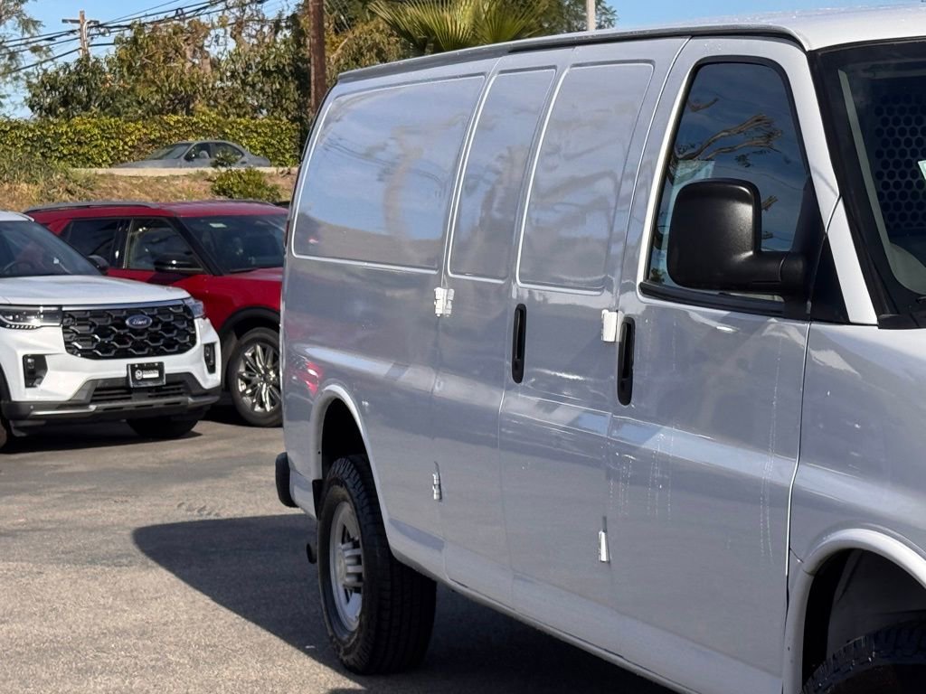 Used 2021 Chevrolet Express 2500 Extended w/ Driver Convenience Package image 5