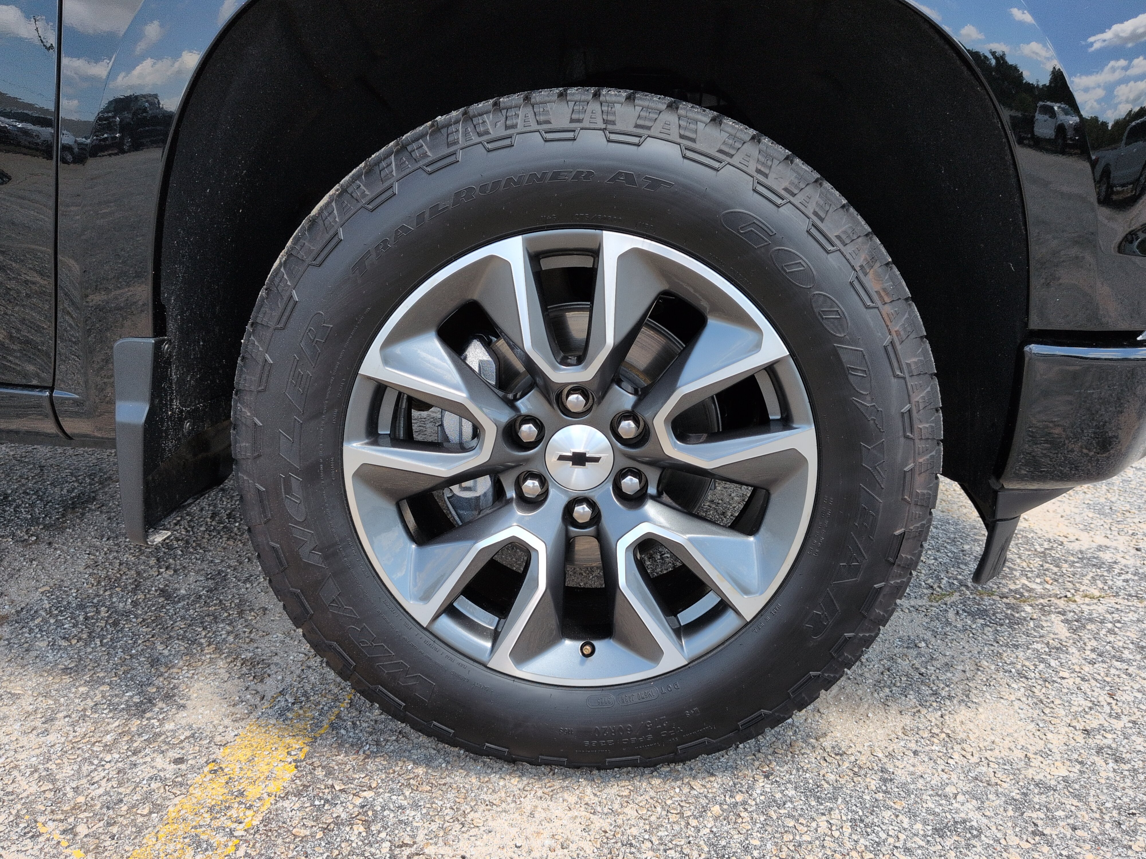 Used 2023 Chevrolet Silverado 1500 RST AWD/4WD image 9