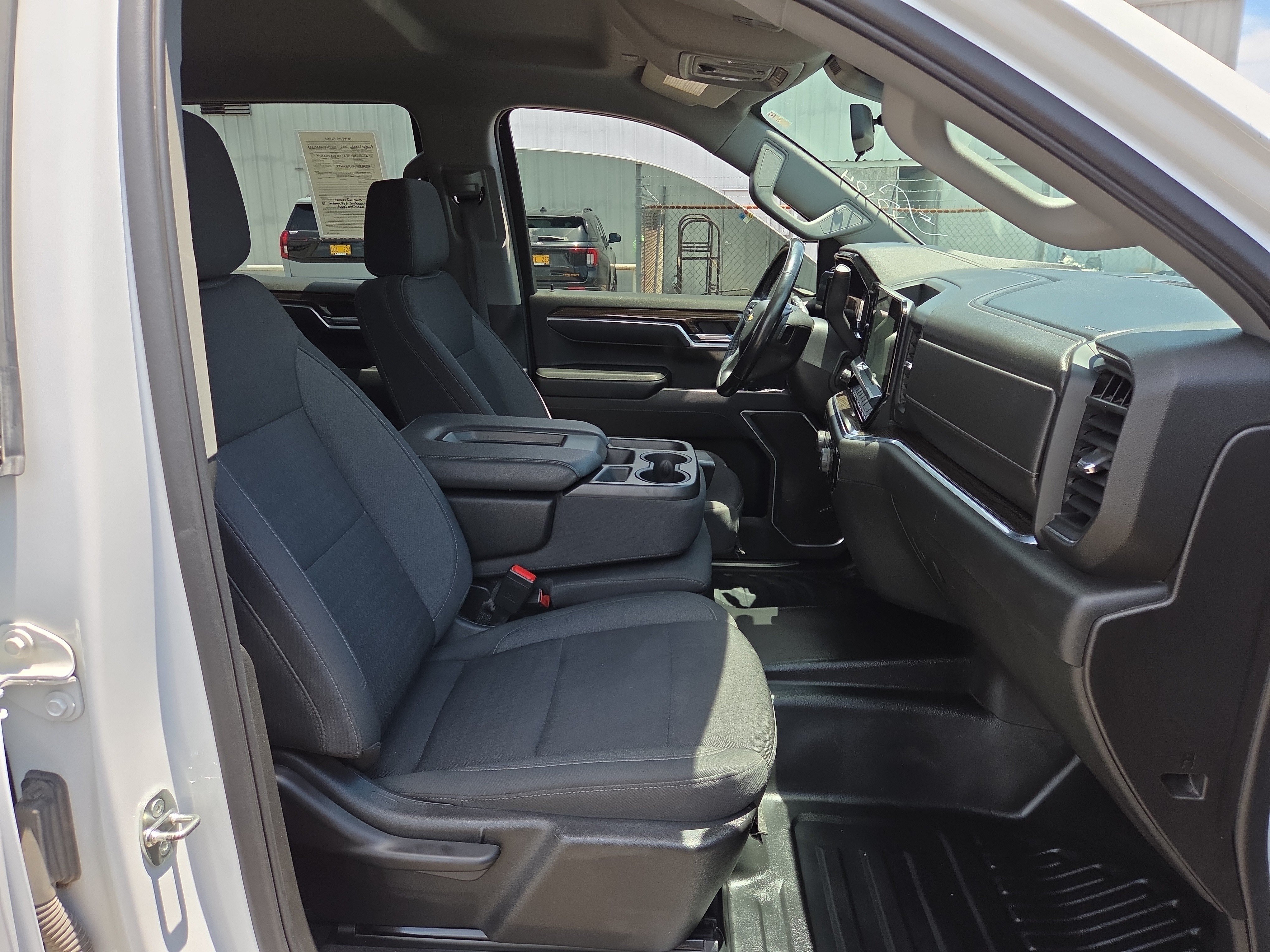 Used 2022 Chevrolet Silverado 1500 LT w/ Z71 Off-Road Package AWD/4WD image 15