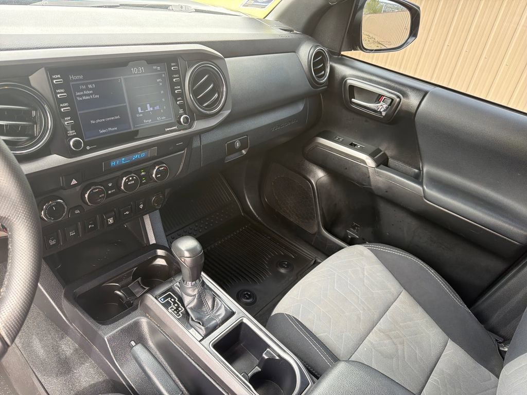 Used 2022 Toyota Tacoma TRD Sport w/ Technology Package AWD/4WD image 17