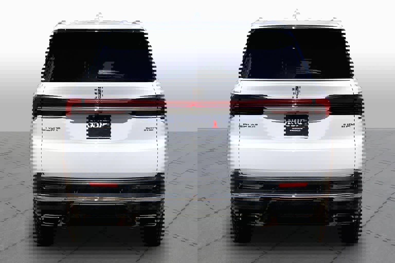 Used 2025 Buick Enclave Preferred FWD image 2