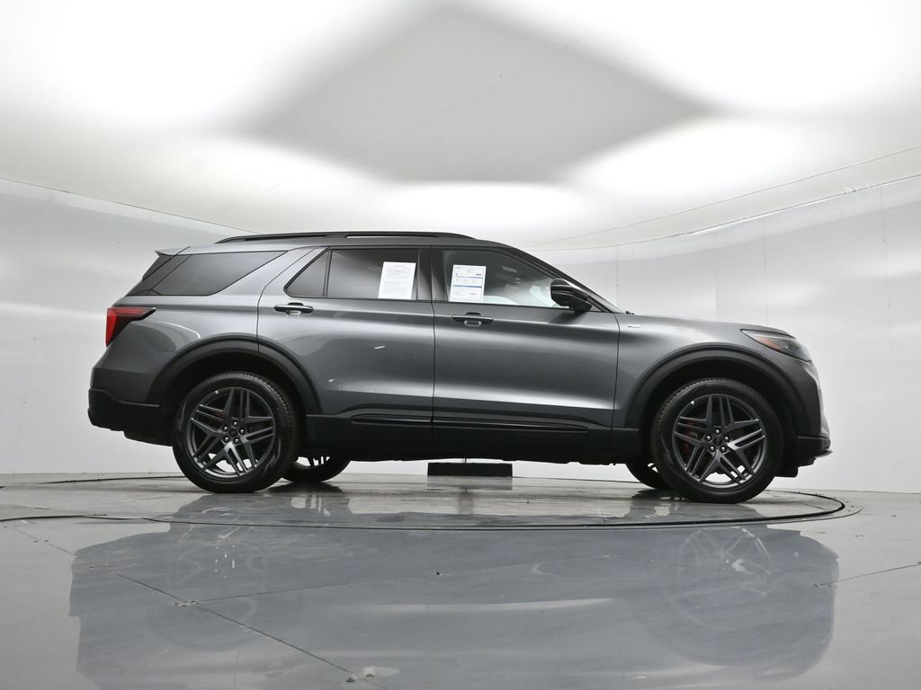 Certified 2025 Ford Explorer ST-Line w/ ST-Line Street Pack image 10