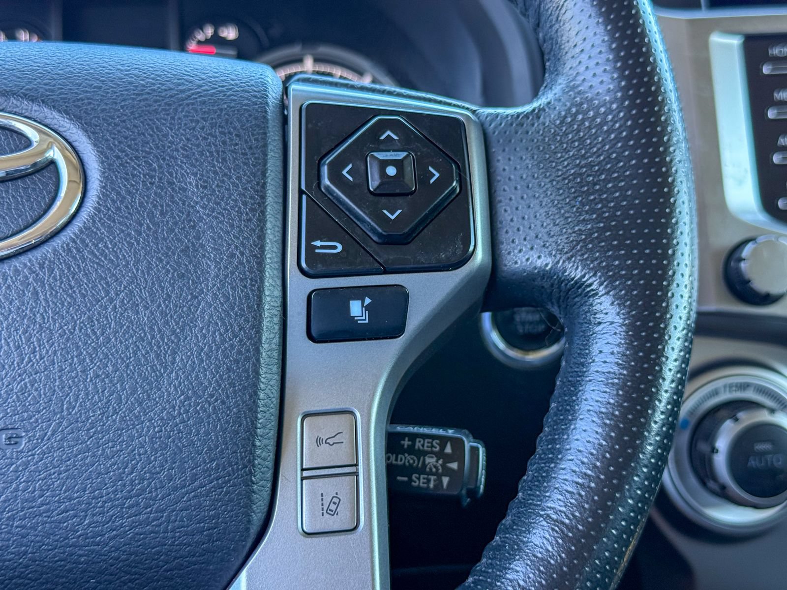 Used 2023 Toyota 4Runner Limited AWD/4WD image 34