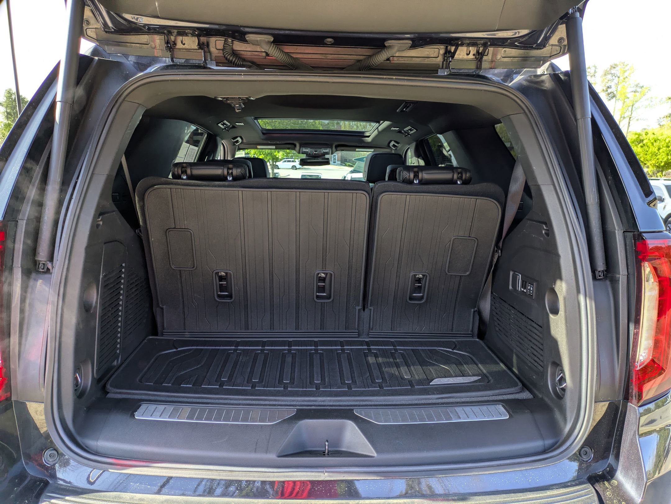 Used 2023 GMC Yukon Denali w/ LPO, Floor Liner Package AWD/4WD image 34