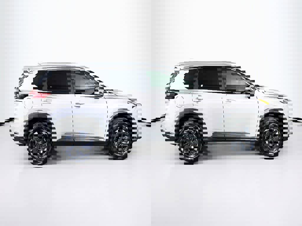 Used 2024 Nissan Rogue SV image 6