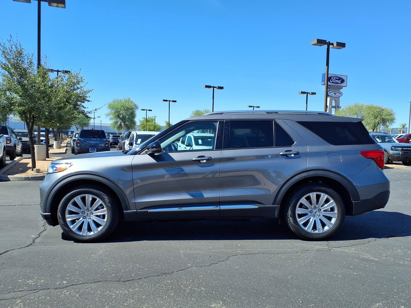 Certified 2022 Ford Explorer Limited w/ Limited Technology Package RWD image 3