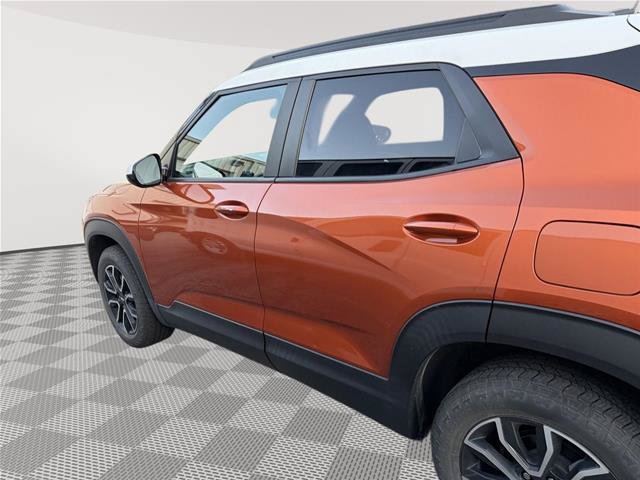 Used 2023 Chevrolet TrailBlazer ACTIV w/ Convenience Package AWD/4WD image 2