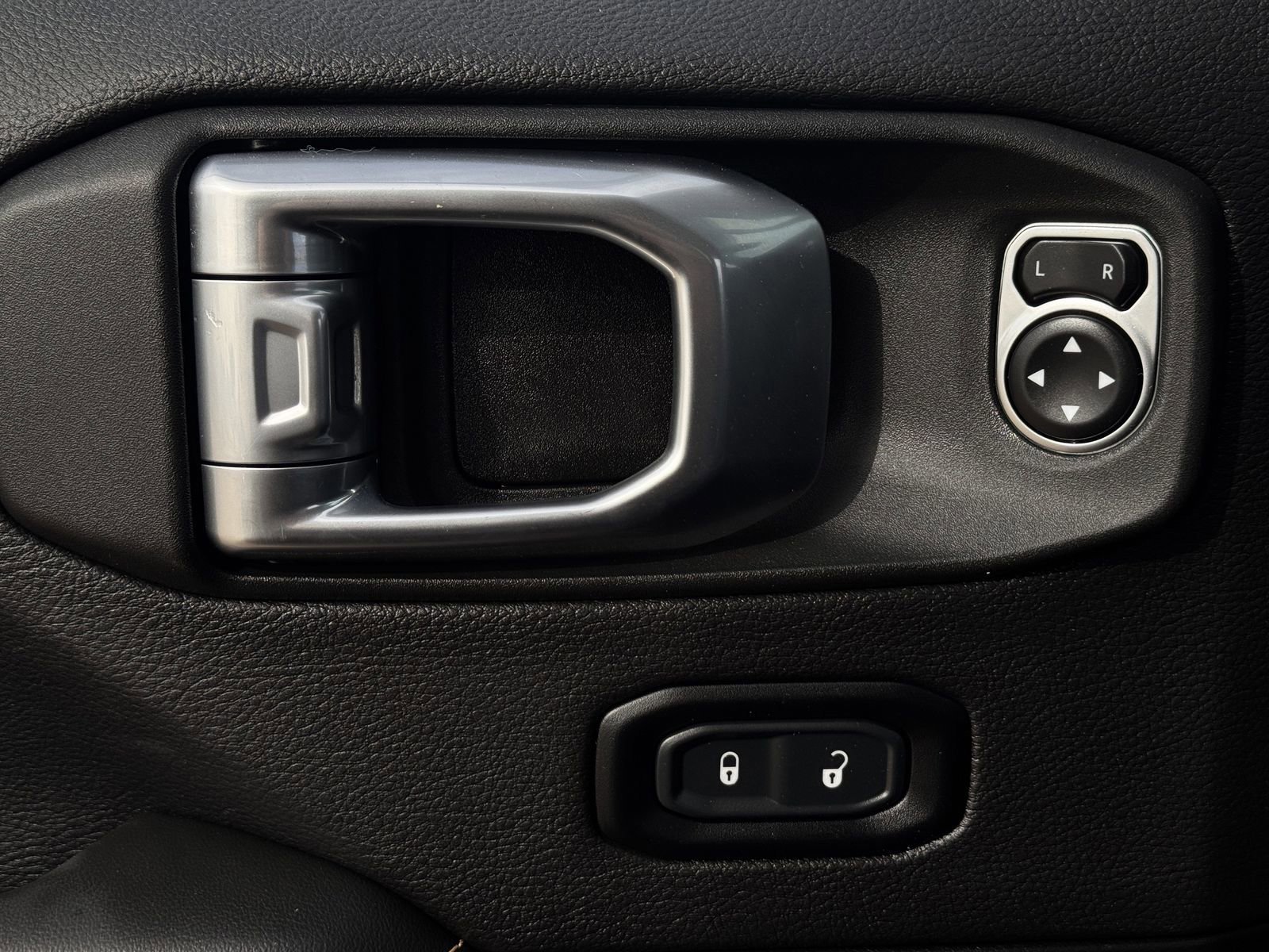 Used 2024 Jeep Wrangler Sahara w/ Safety Group image 24