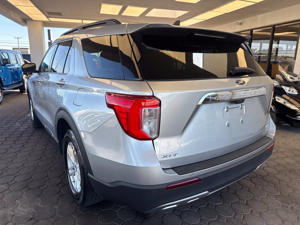 Certified 2023 Ford Explorer XLT w/ Equipment Group 202A AWD/4WD image 8
