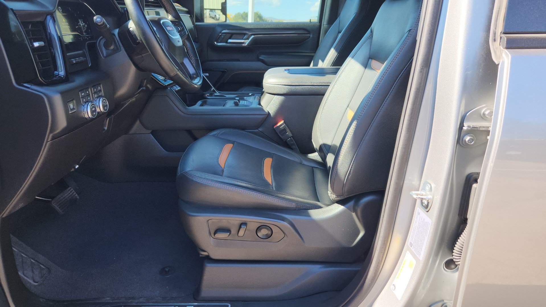 Used 2024 GMC Sierra 3500 AT4 w/ AT4 Premium Plus Package AWD/4WD image 18