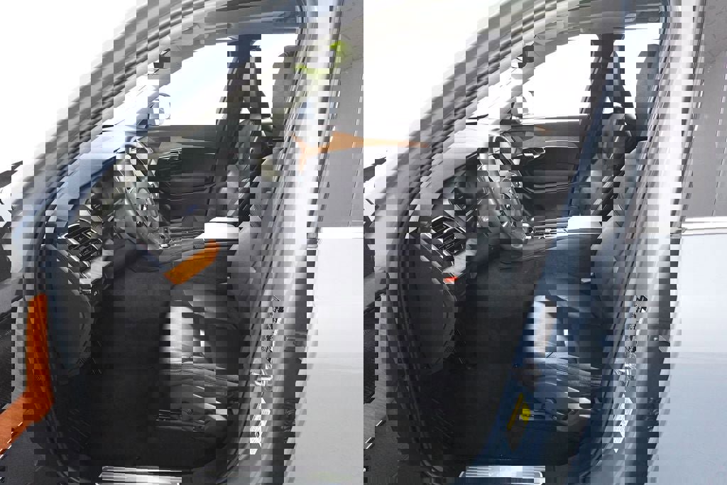 Used 2023 Volvo XC90 B6 Plus image 9