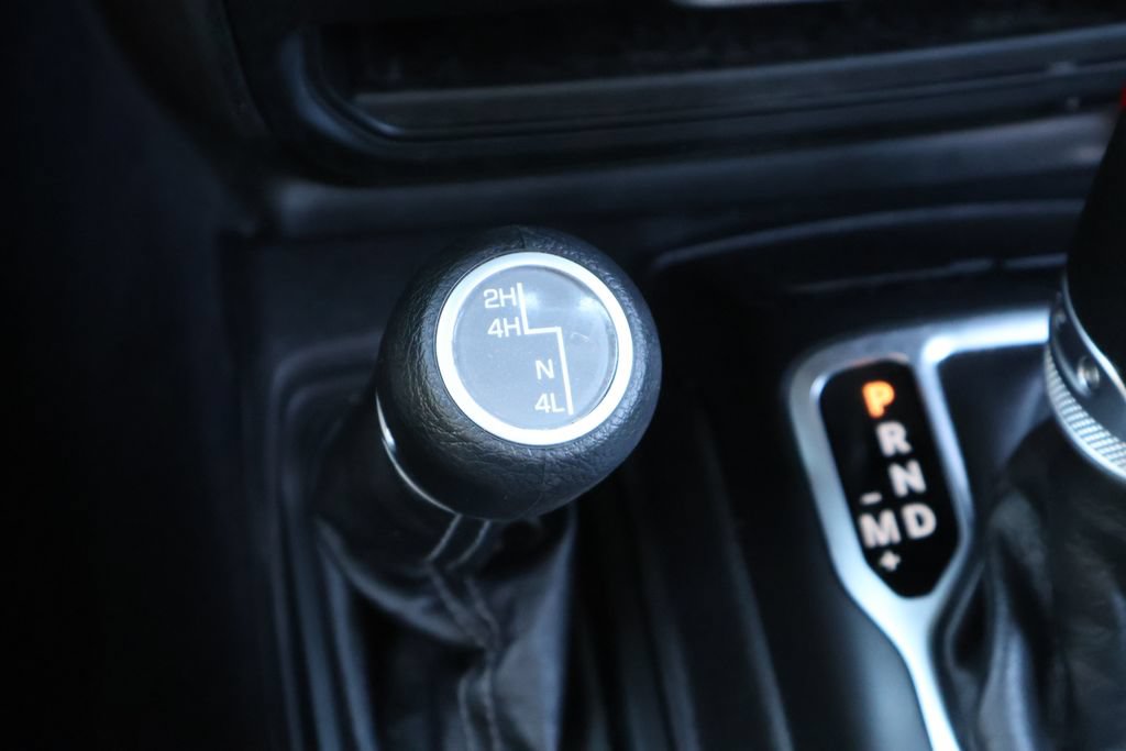 Used 2025 Jeep Gladiator Sport AWD/4WD image 8