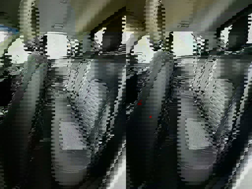 Certified 2019 Ford Edge SE FWD image 17