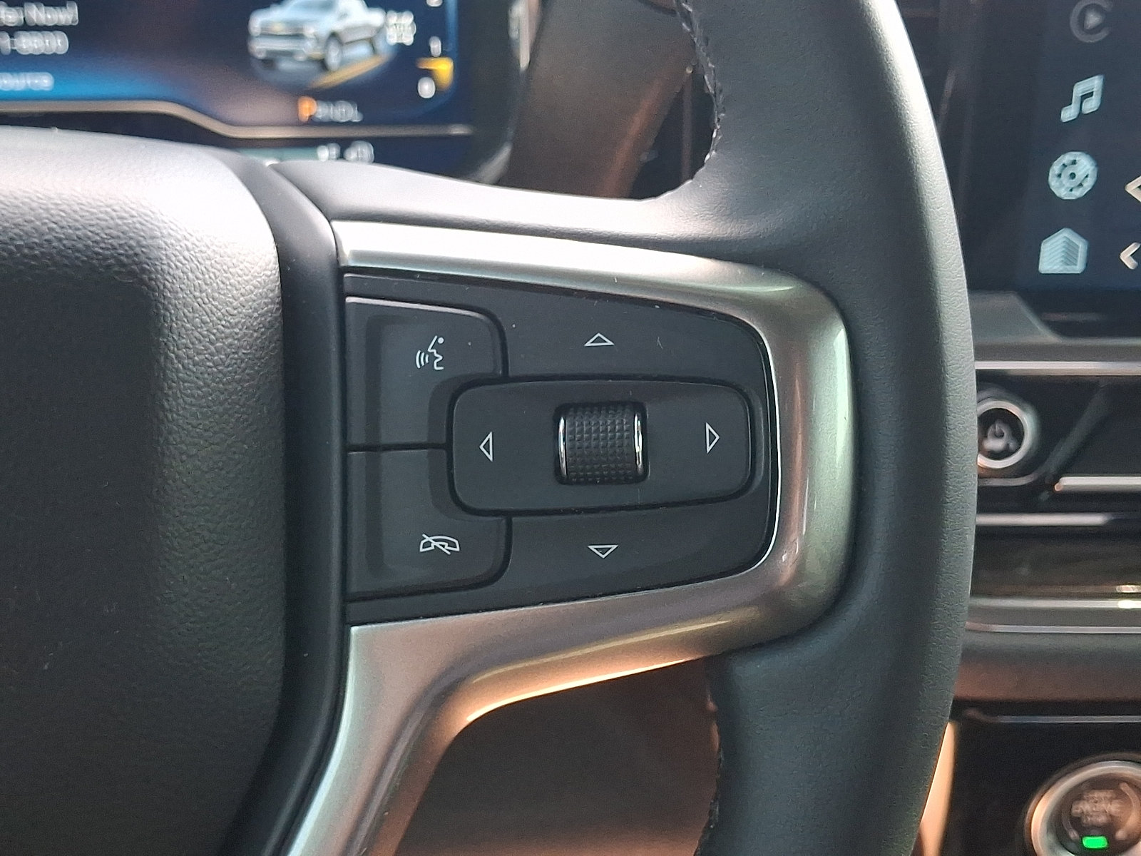 Used 2024 Chevrolet Silverado 1500 LT AWD/4WD image 25