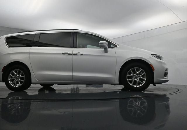 Used 2022 Chrysler Pacifica Touring-L FWD image 37