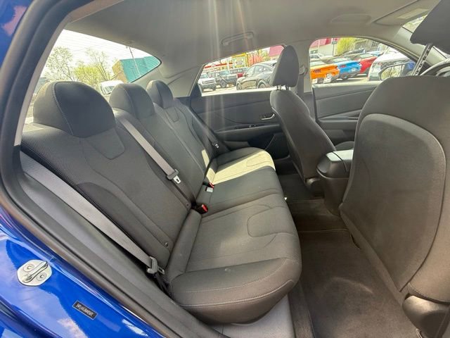 Used 2021 Hyundai Elantra SE FWD image 19