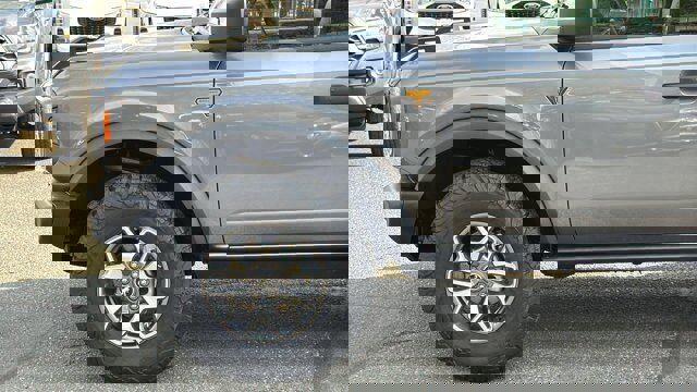 Certified 2025 Ford Bronco Badlands AWD/4WD image 3