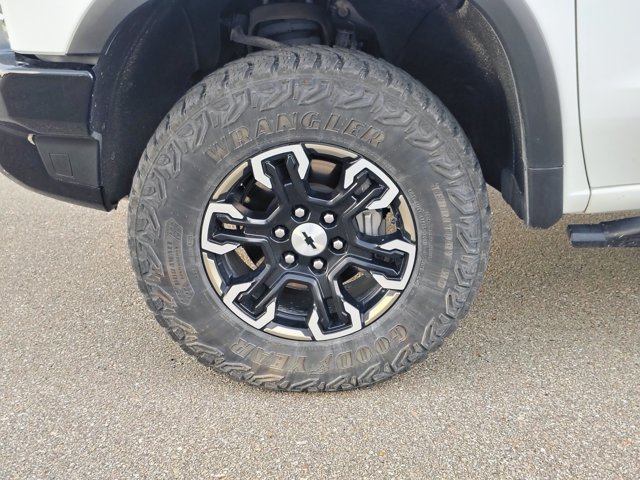 Used 2024 Chevrolet Silverado 1500 ZR2 w/ Technology Package AWD/4WD image 8