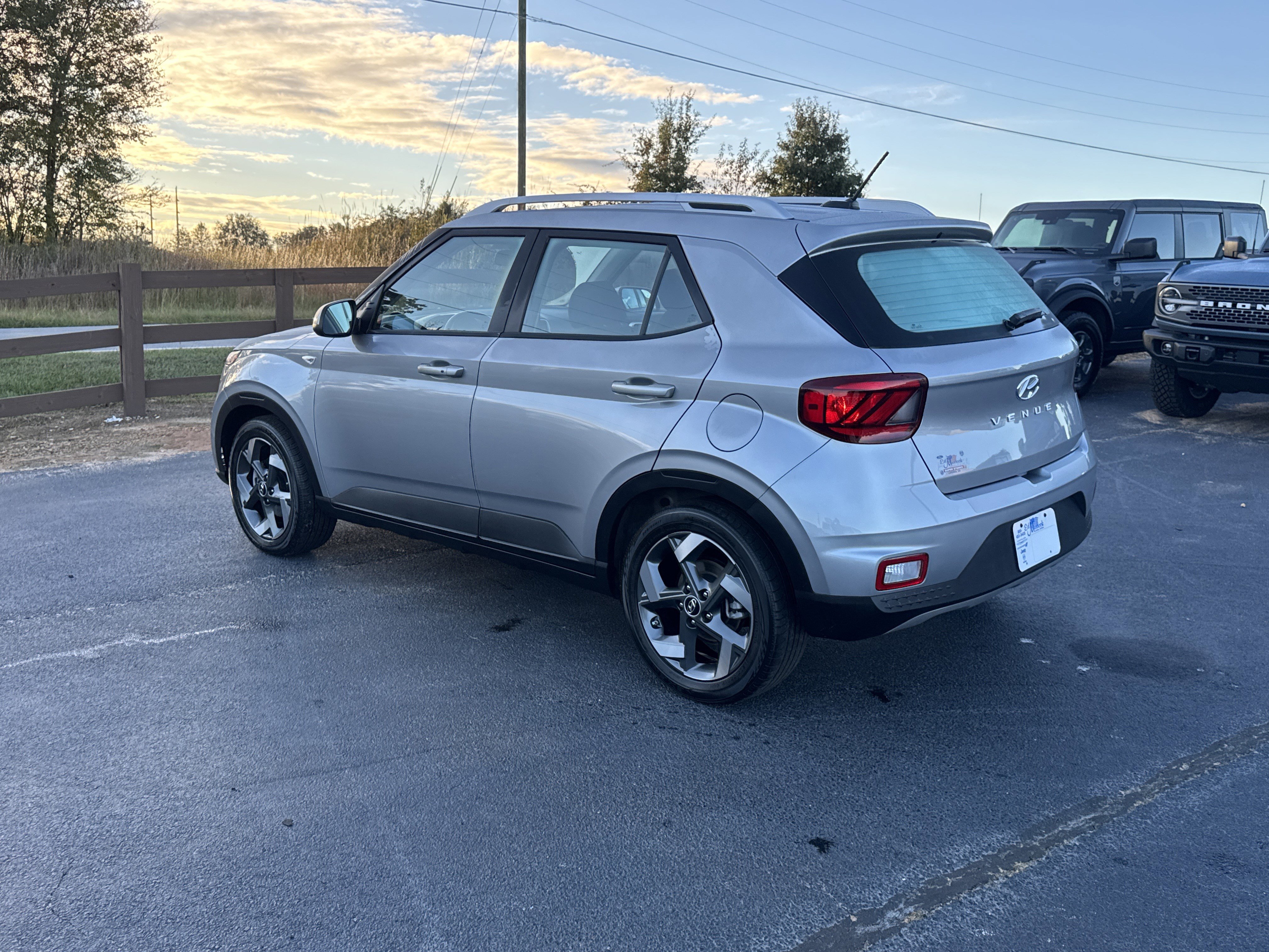 Used 2024 Hyundai Venue SEL image 7