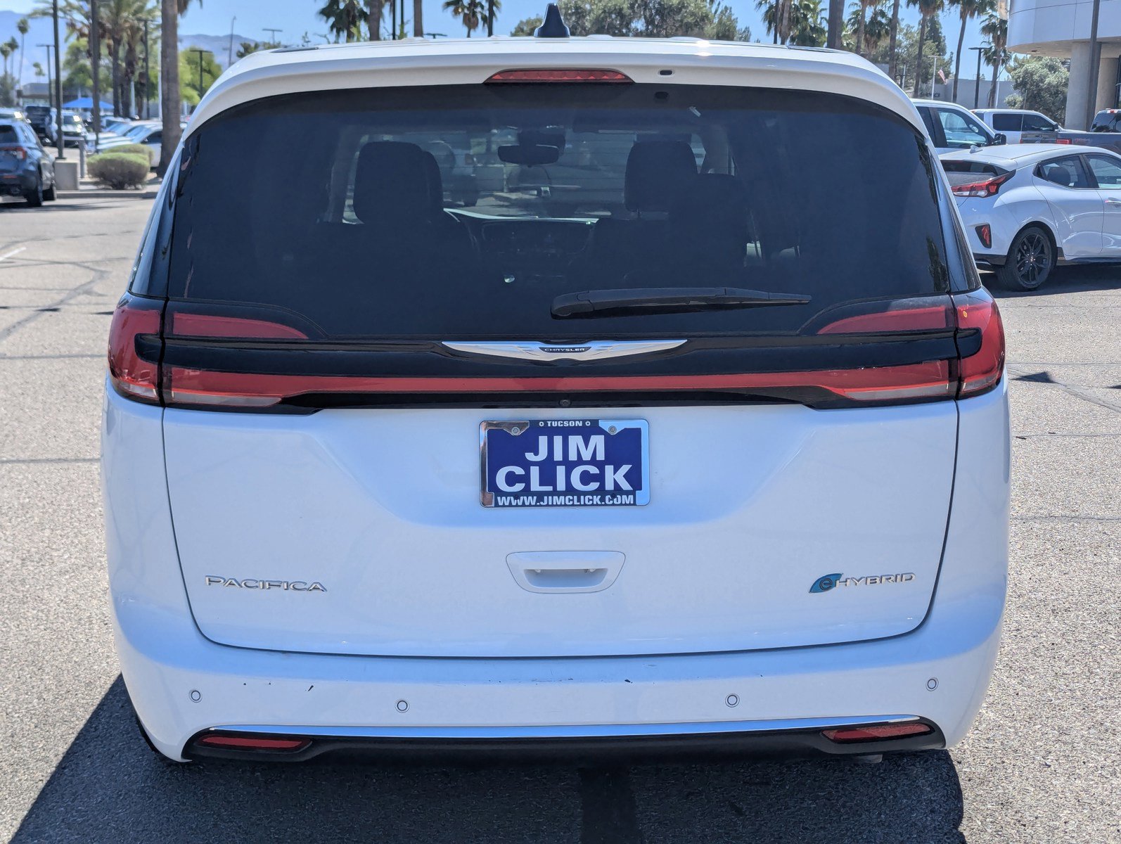 Used 2023 Chrysler Pacifica Touring-L FWD image 3