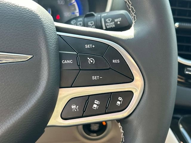 Used 2024 Chrysler Pacifica Touring-L image 30