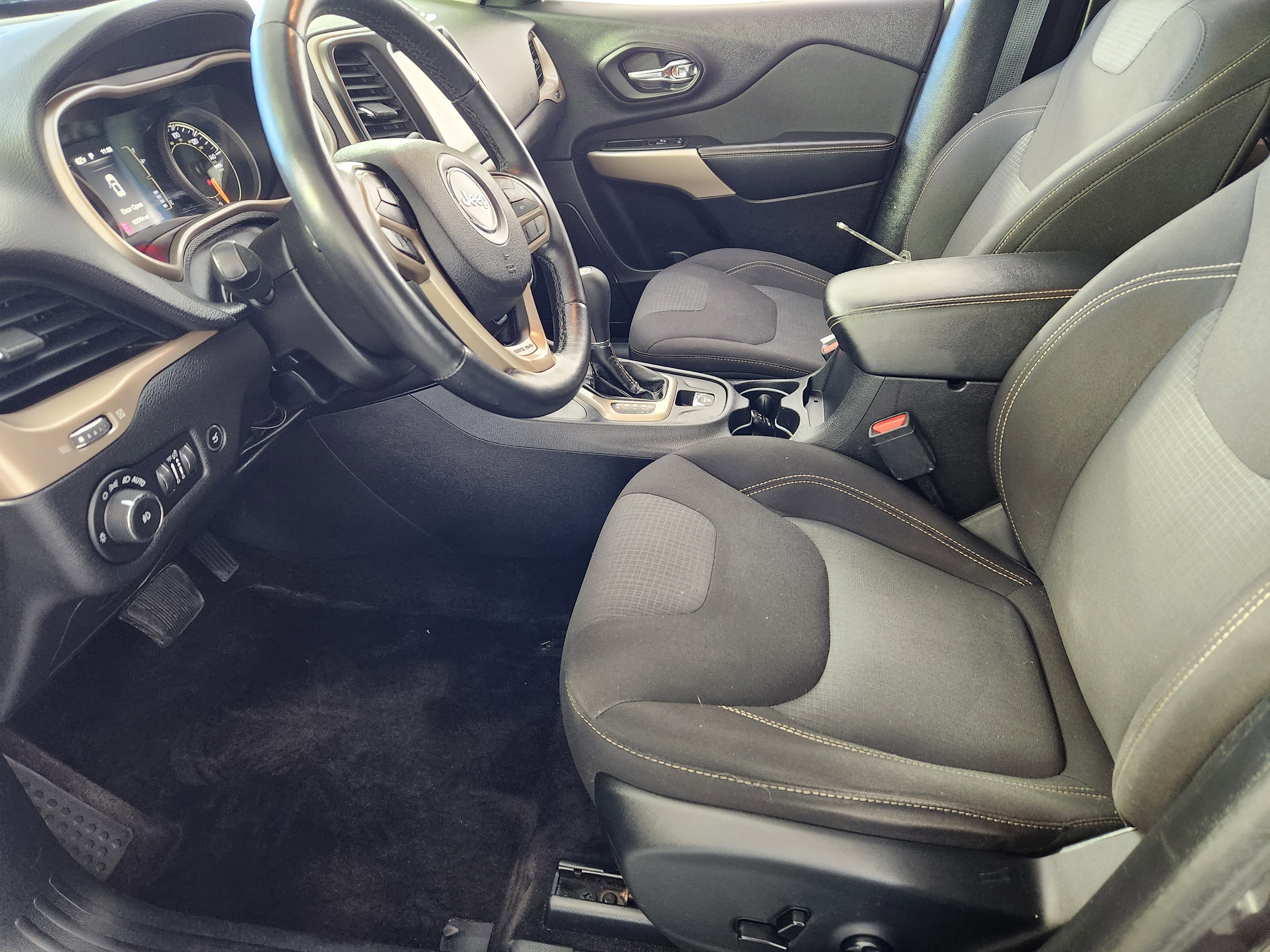 Used 2017 Jeep Cherokee Latitude w/ Comfort/Convenience Group image 11