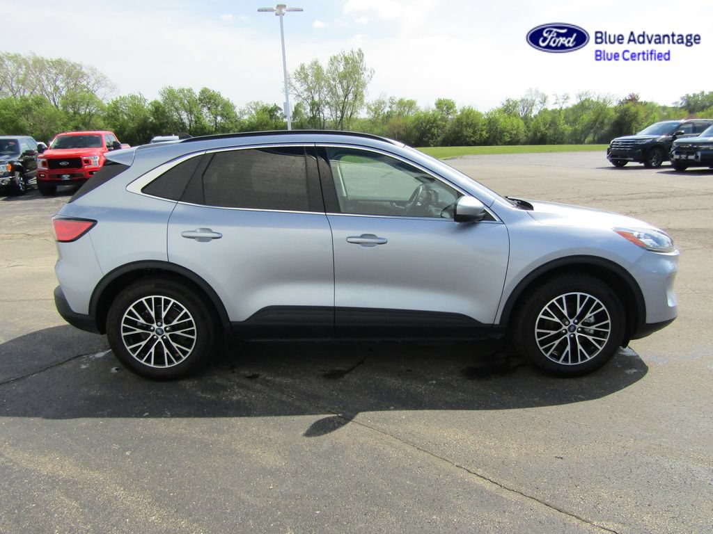 Certified 2022 Ford Escape Titanium FWD image 9
