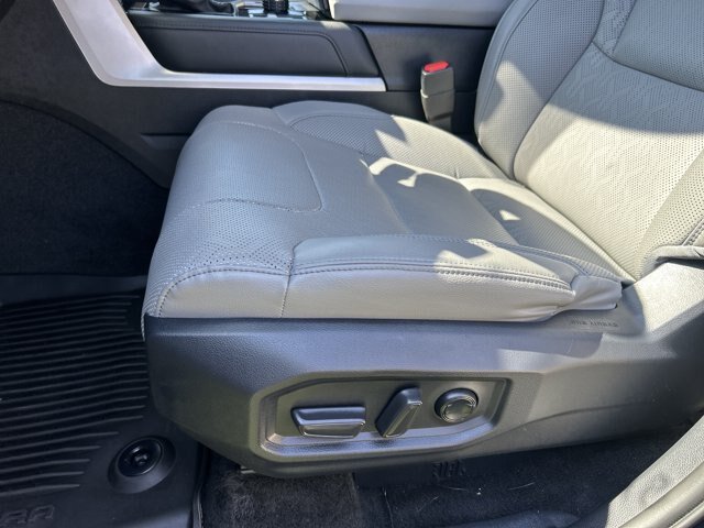 Used 2024 Toyota Tundra Limited AWD/4WD image 18