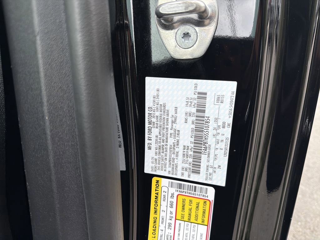 Certified 2025 Ford Mustang Coupe image 30