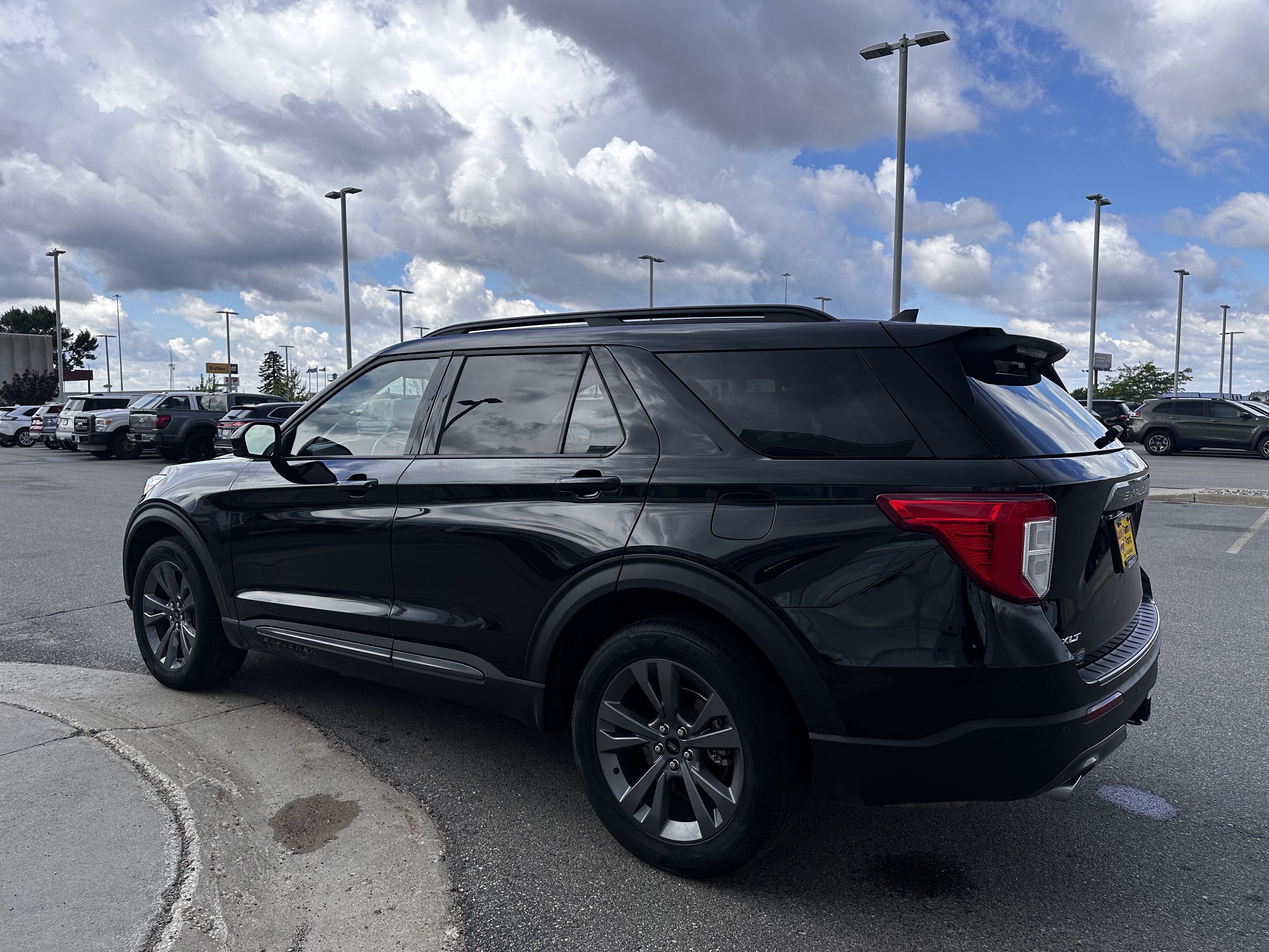 Certified 2022 Ford Explorer XLT w/ Equipment Group 202A AWD/4WD image 5