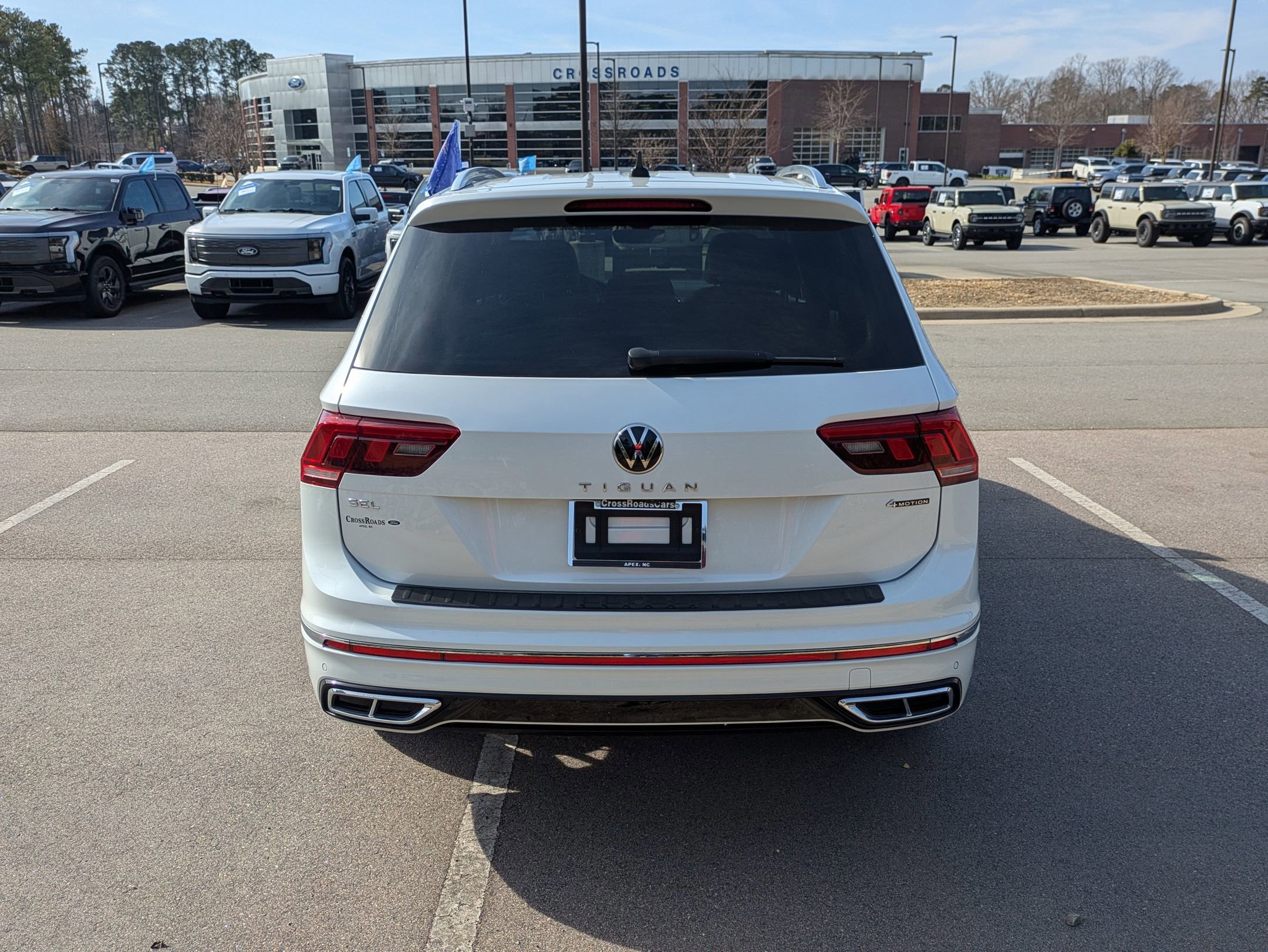 Used 2022 Volkswagen Tiguan SEL R-Line image 5