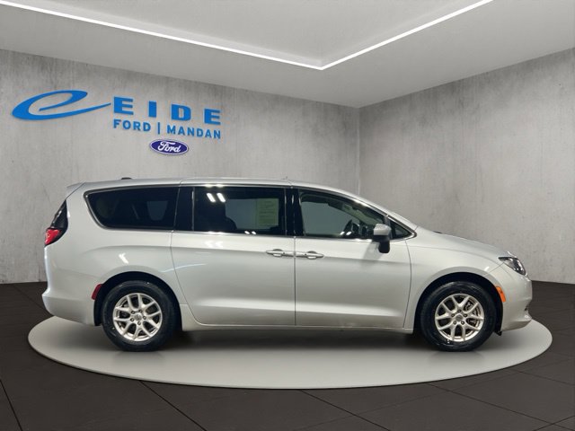 Used 2023 Chrysler Voyager LX FWD image 17