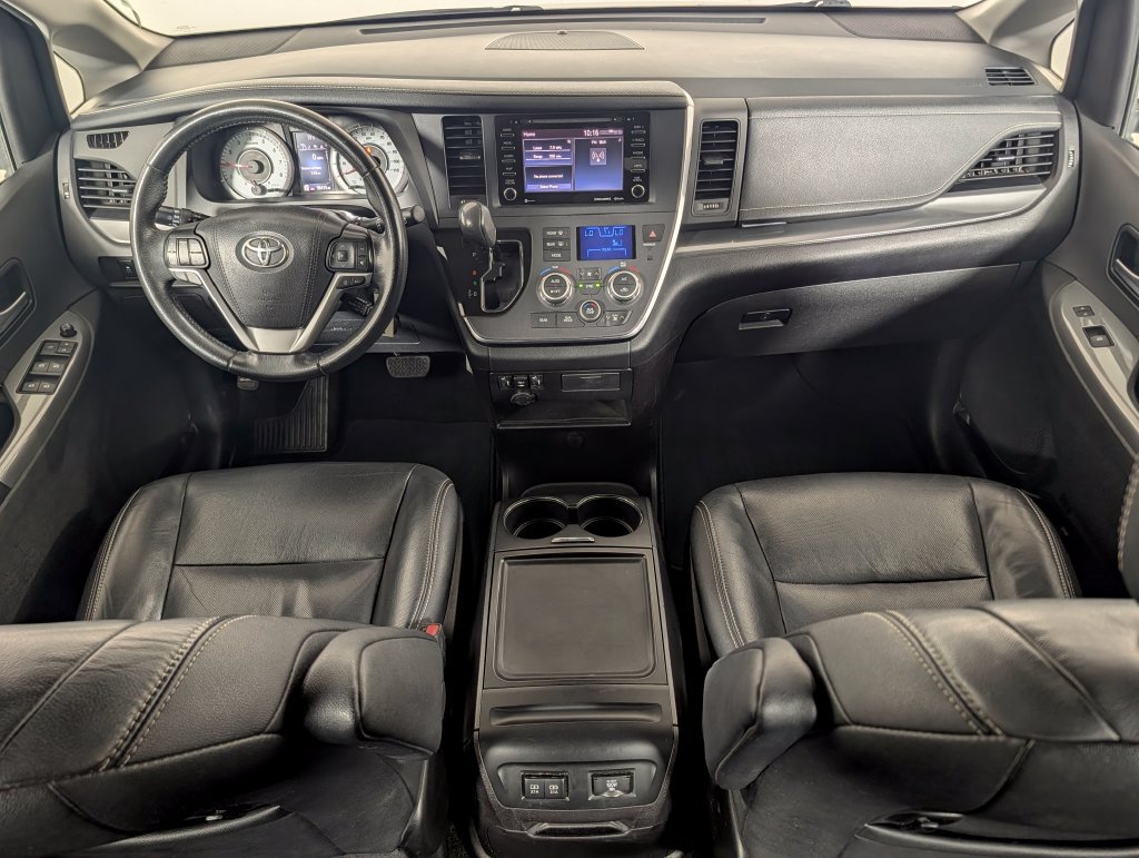 Used 2019 Toyota Sienna SE FWD image 14