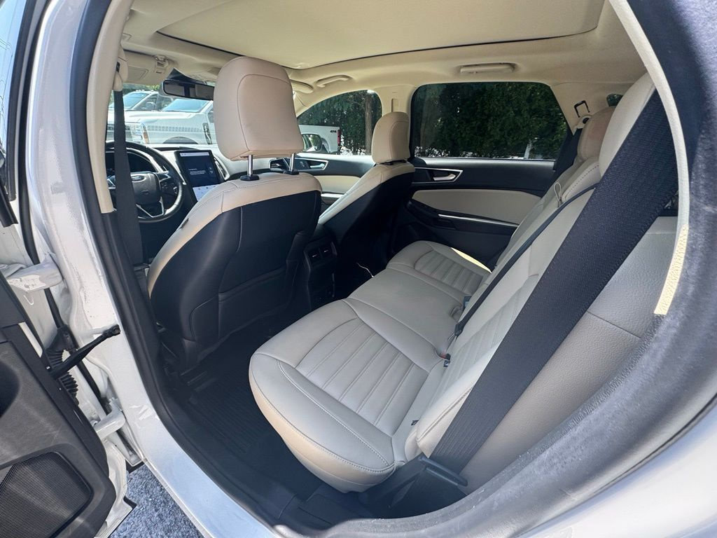 Certified 2022 Ford Edge SEL w/ Convenience Package AWD/4WD image 9