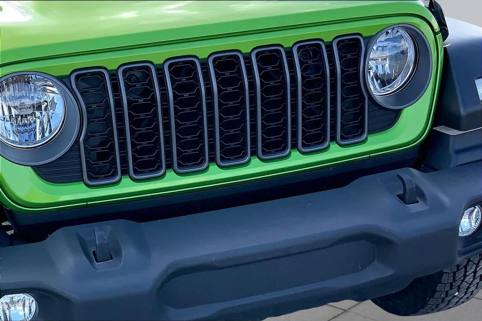 Used 2025 Jeep Wrangler Unlimited Sport AWD/4WD image 28