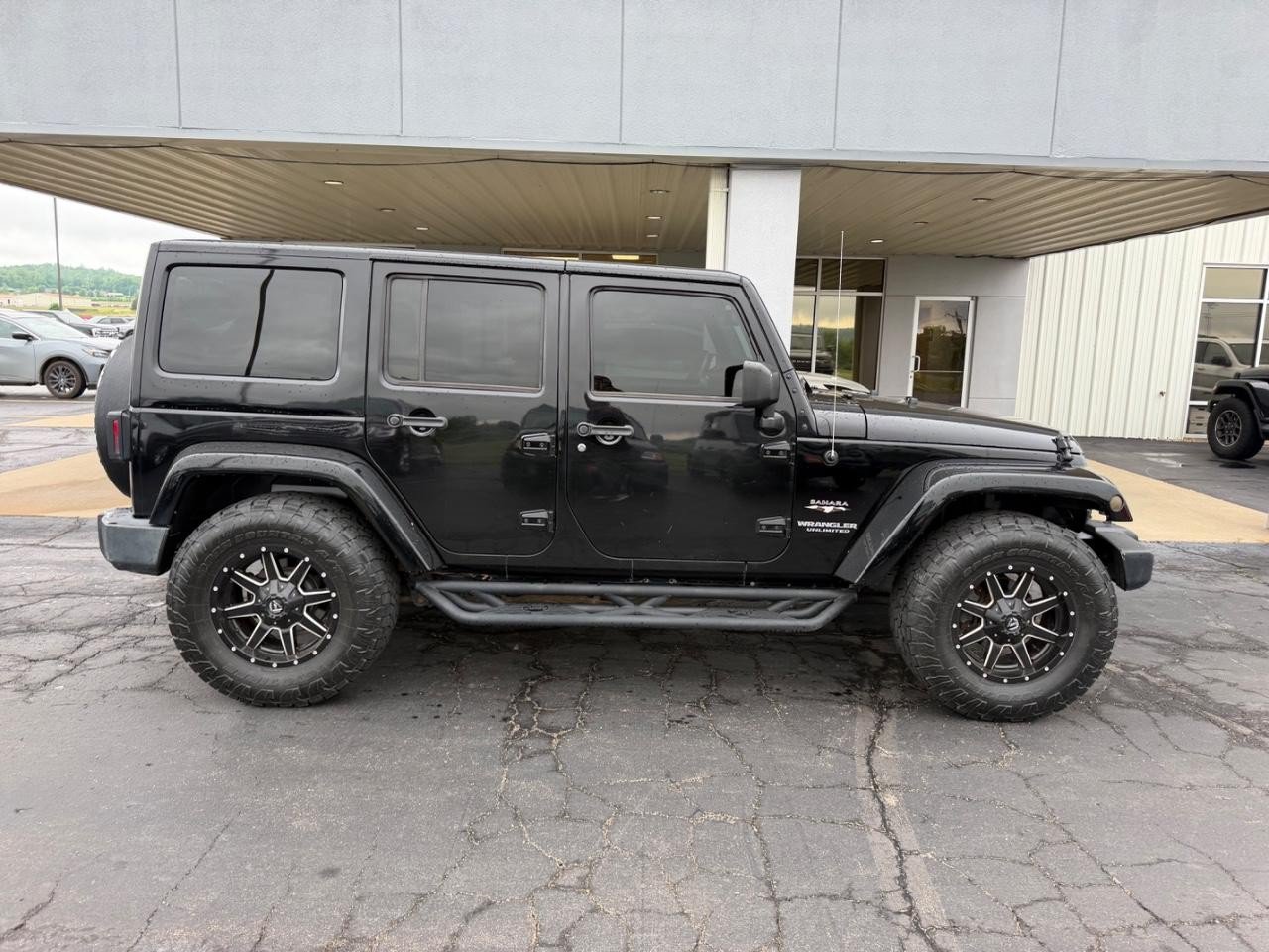 Used 2017 Jeep Wrangler Unlimited Sahara w/ Connectivity Group AWD/4WD image 2