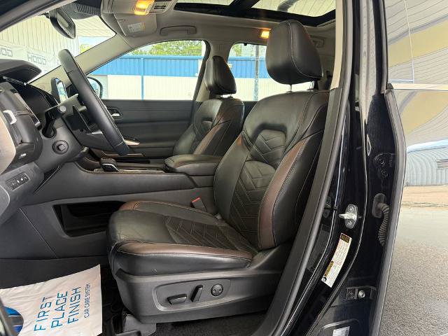 Used 2022 Nissan Pathfinder Platinum w/ Cargo Package FWD image 6