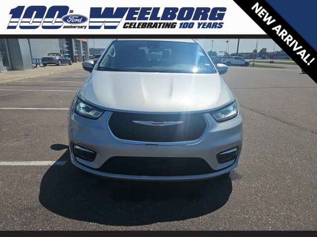 Used 2023 Chrysler Pacifica Touring-L FWD image 8