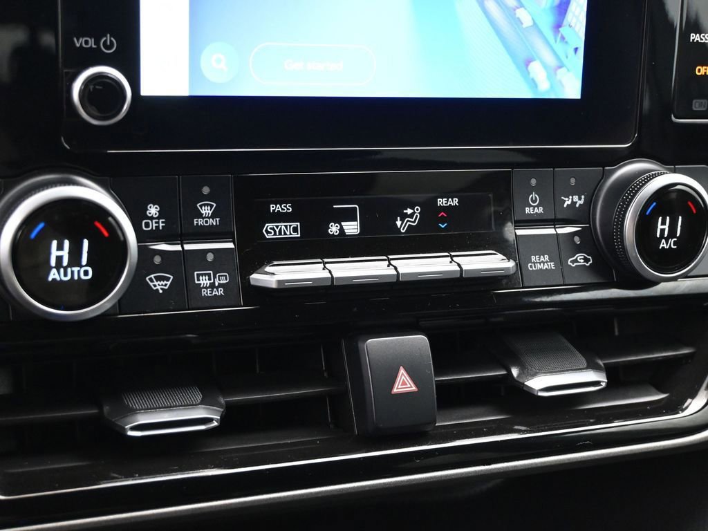 Used 2024 Toyota Highlander LE image 43