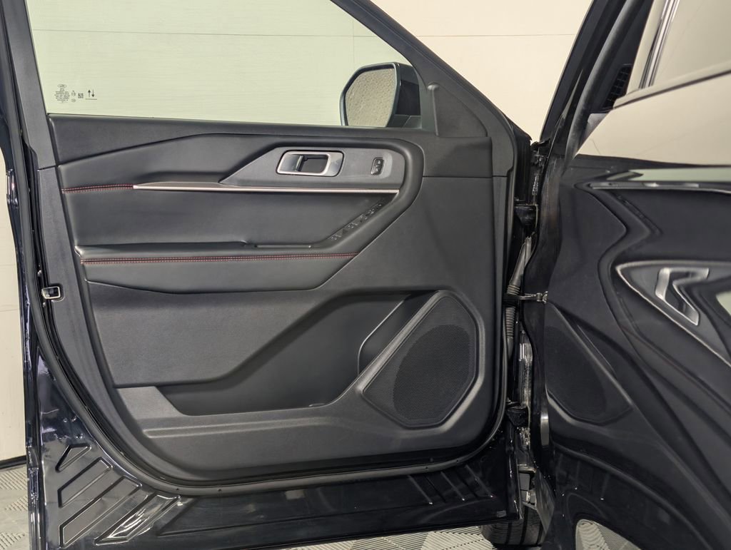 Certified 2025 Ford Explorer ST-Line w/ ST-Line Street Pack AWD/4WD image 23