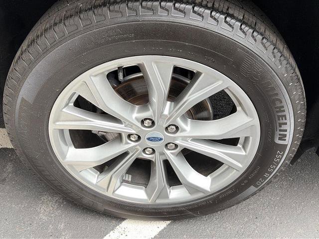Certified 2023 Ford Explorer XLT w/ Equipment Group 202A AWD/4WD image 18