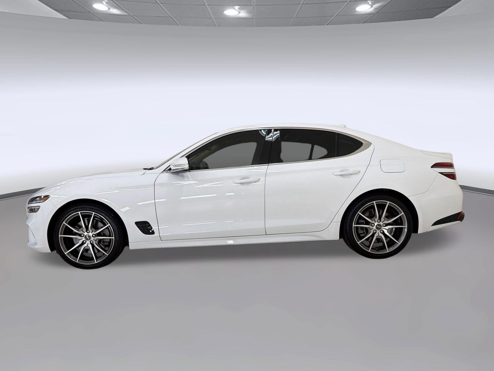 Used 2022 Genesis G70 3.3T image 2