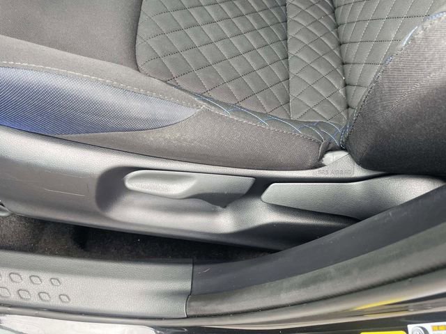 Used 2022 Toyota C-HR XLE FWD image 16