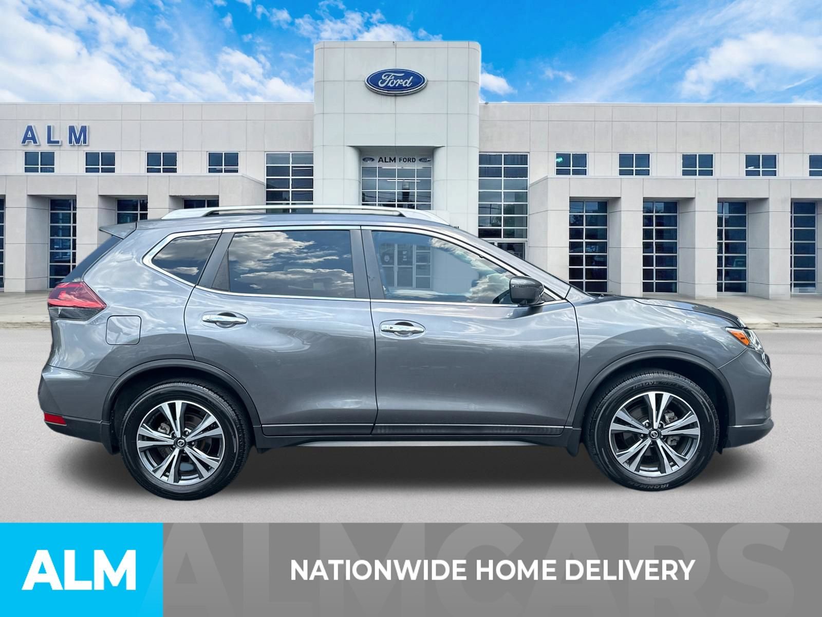 Used 2019 Nissan Rogue SV w/ Premium Package FWD image 4