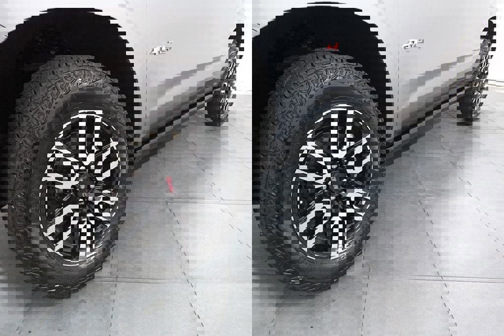 Used 2024 GMC Yukon AT4 w/ Technology Package image 32