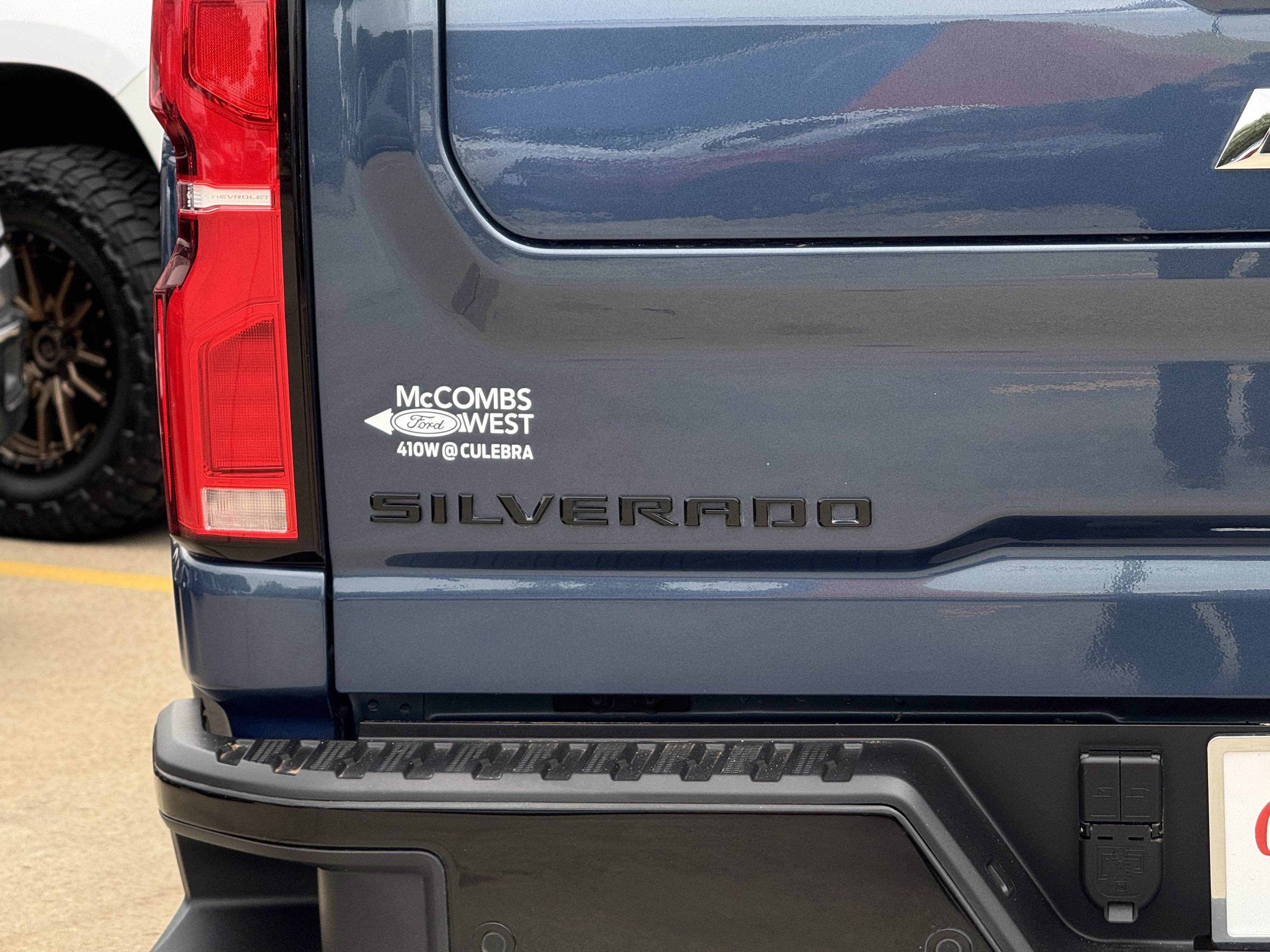 Used 2025 Chevrolet Silverado 2500 LTZ w/ LTZ Plus Package image 12