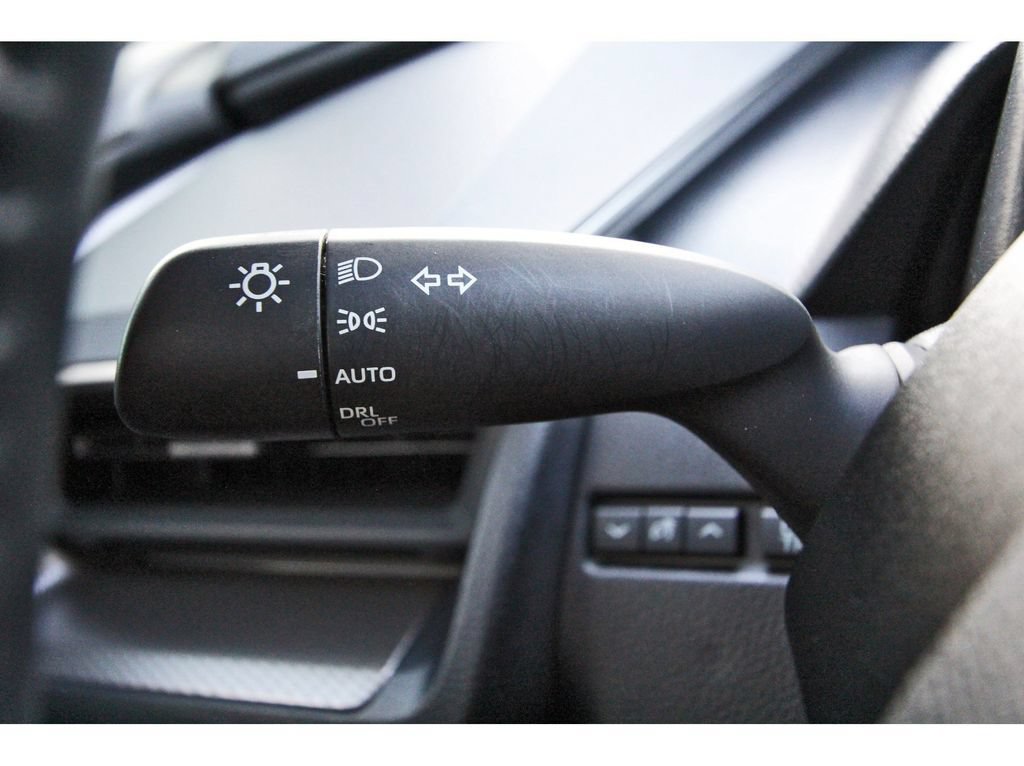 Used 2023 Toyota Prius Limited w/ Limited Premium Package FWD image 17