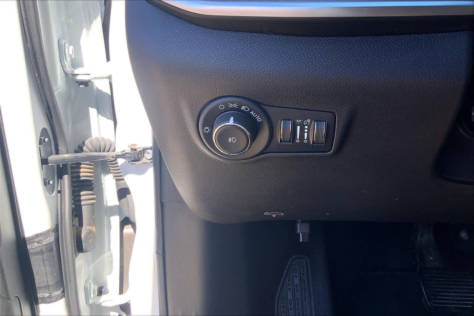 Used 2023 Jeep Compass Latitude AWD/4WD image 36