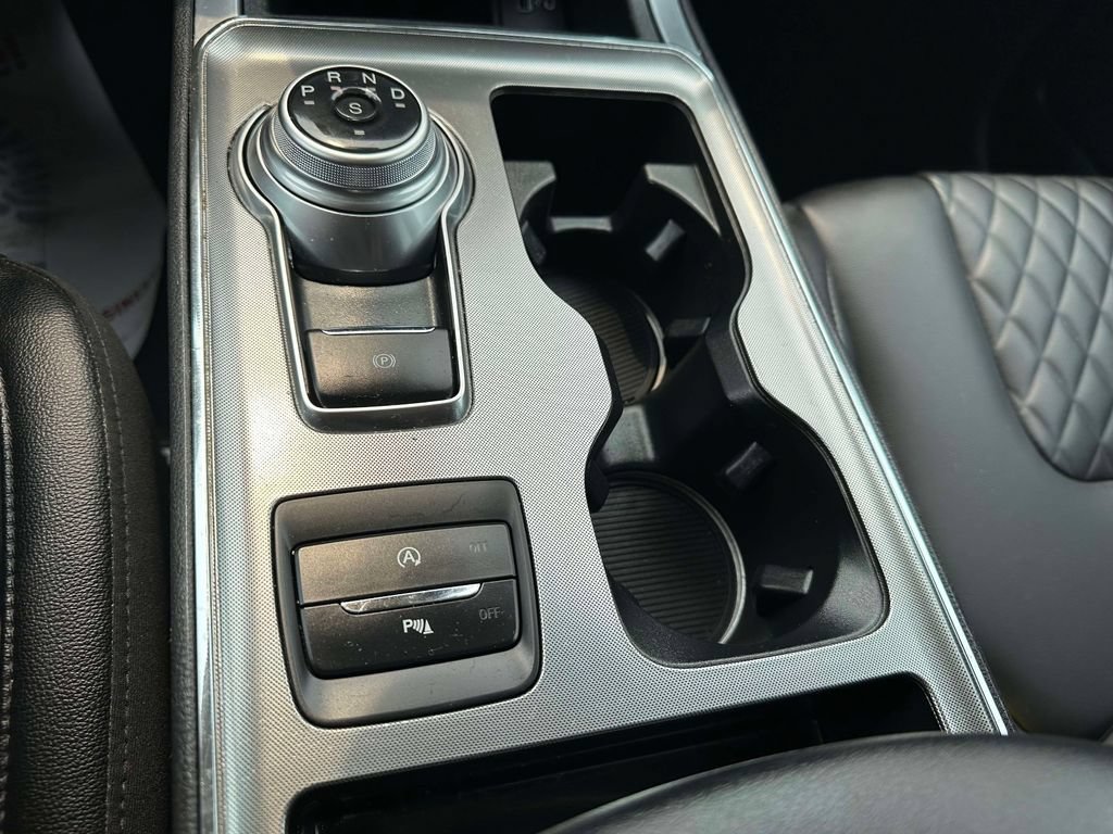 Certified 2024 Ford Edge Titanium AWD/4WD image 21