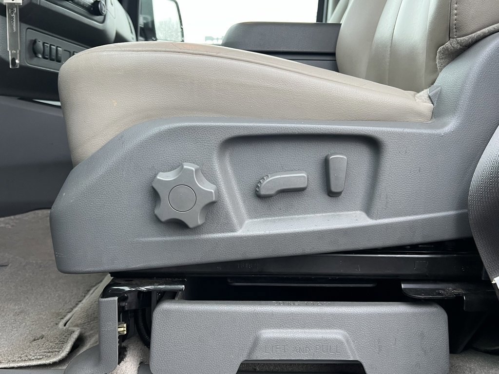 Used 2019 Nissan NV 3500 SL image 15